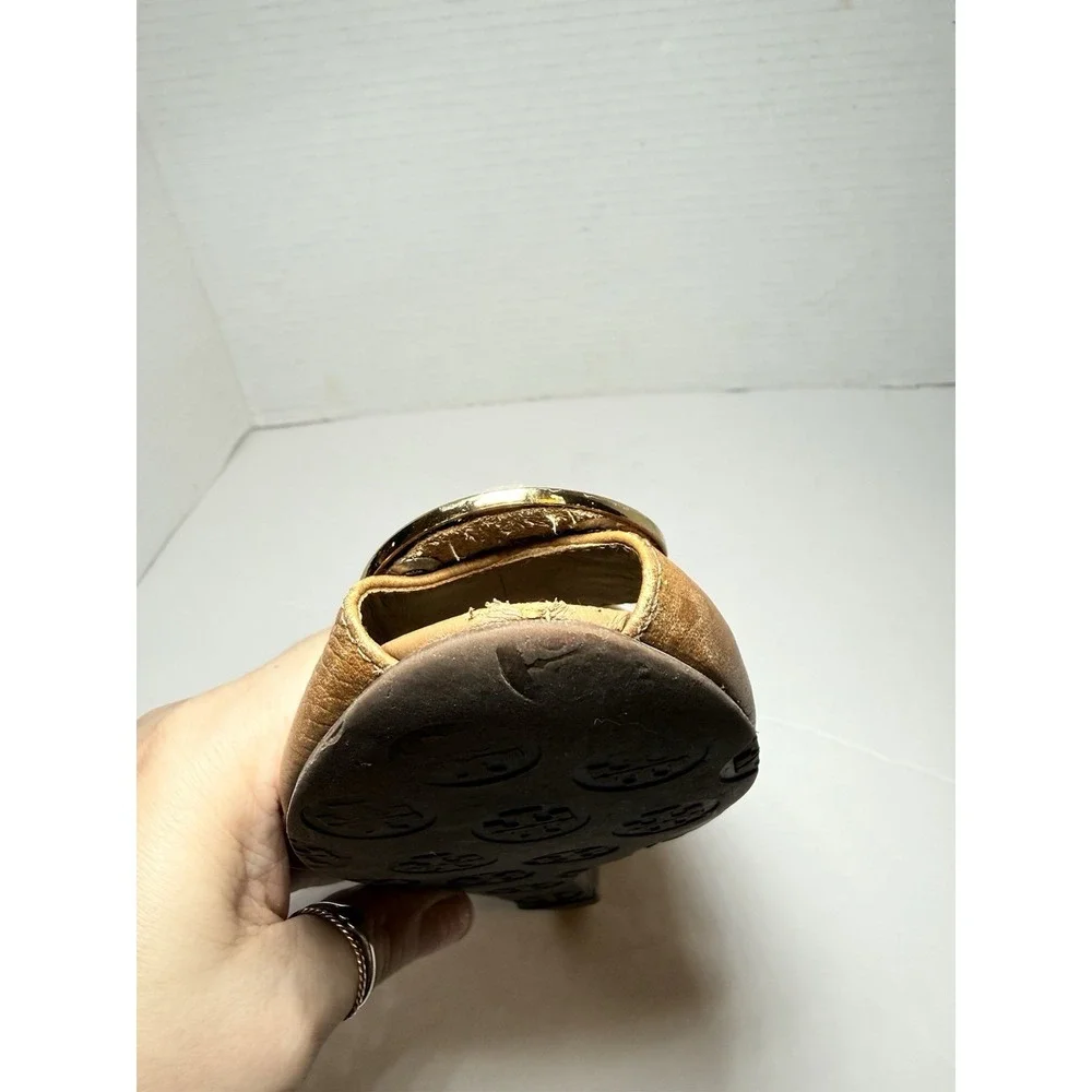 Tory Burch Sally 2 Peep Toe Wedge Heels Tan Leather Gold Logo Women's Sz 7.5